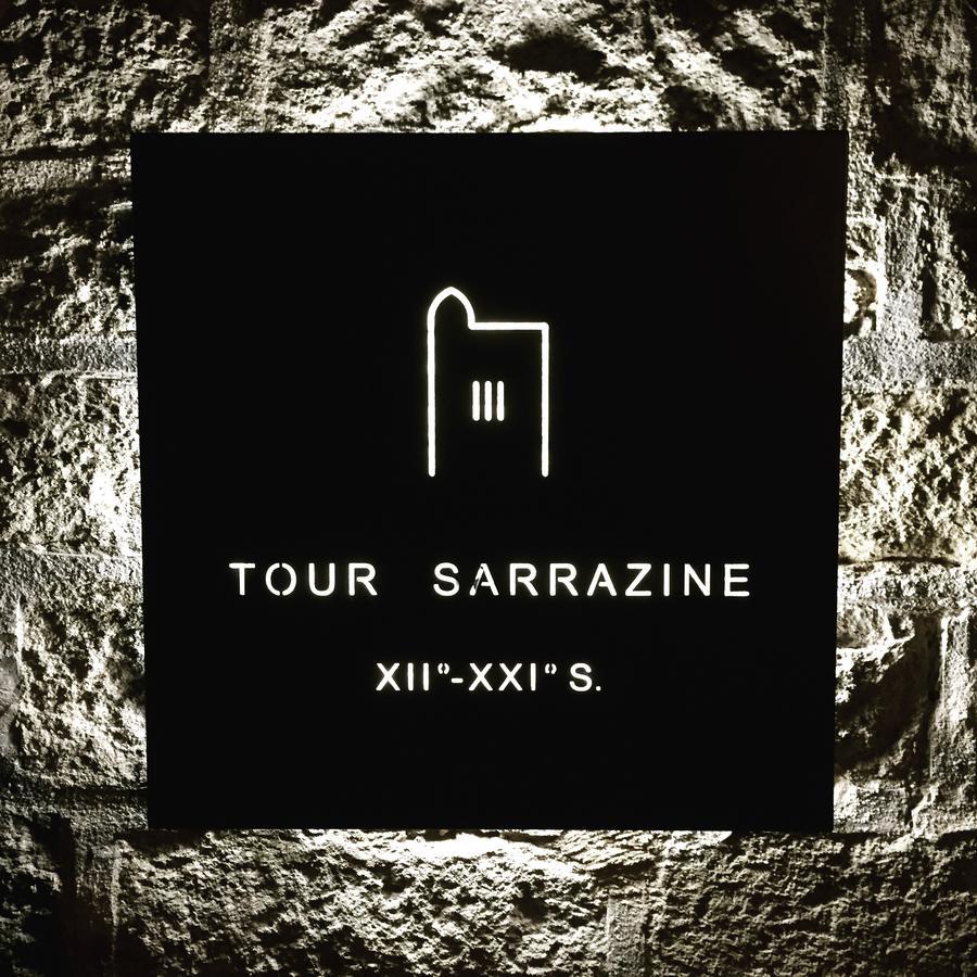 Tour Sarrazine De Montaren Acomodação com café da manhã Exterior foto