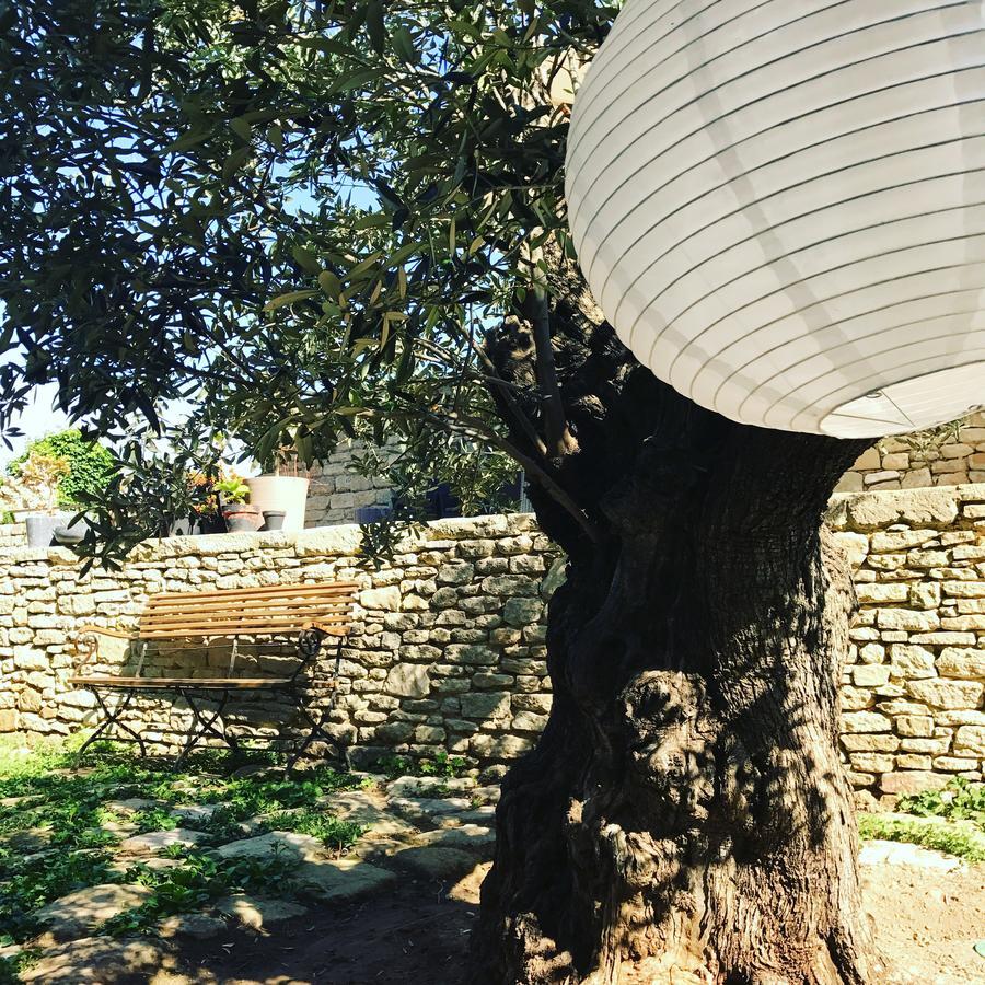 Tour Sarrazine De Montaren Acomodação com café da manhã Exterior foto